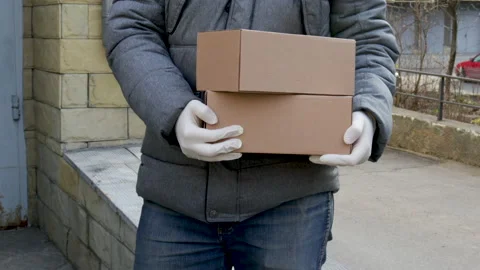 Brown delivery box in hands Stockbeeldmateriaal 171234974