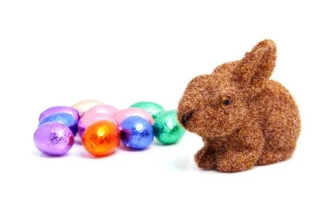 Brown easter bunny and chocolate eggs Foto stock