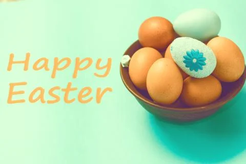 Brown Easter eggs lie in a plate on a blue background Foto stock