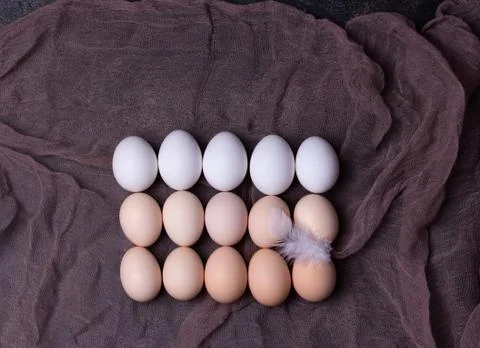 Brown eggs on napkin 库存照片