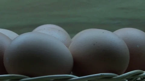 Brown eggs on the plate 動画素材 80107574