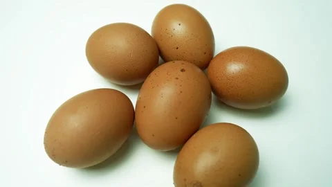 Brown Eggs on White Background, Six brown eggs on a white background, arran.. Stockbeeldmateriaal 305045073