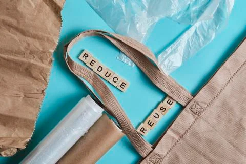 Brown empty Tote Bag next to eco unfriendly pouches and wrap, reducing consumer Stock-Fotos
