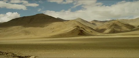 Brown mountain in desert Stock Footage 106811667