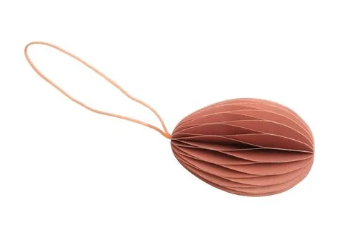 Brown paper easter egg ornament hanging on string isolated on white backgro.. Foto stock