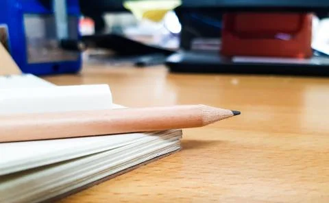 Brown Pencil and White Notebook on office concept background Foto stock