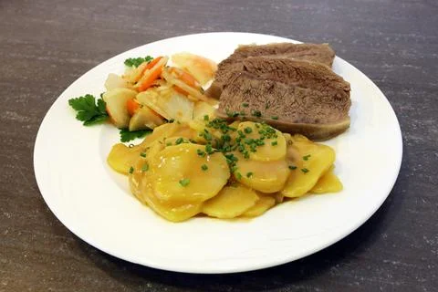 Brown potatoes and beef Foto stock