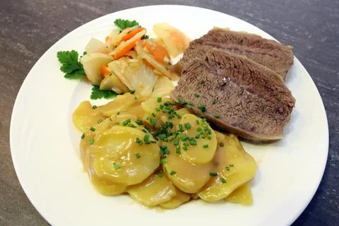 Brown potatoes and beef Foto stock