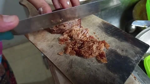 Brown sugar in small slices using a knife Vídeo Stock 305024891