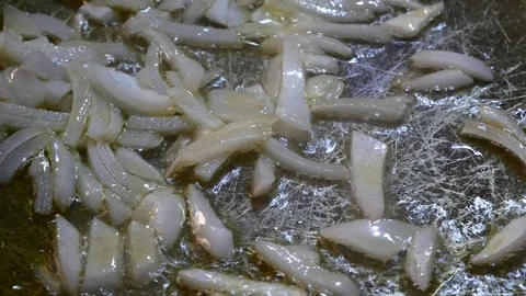 Browned onions close up video 4K Video stock 103450508