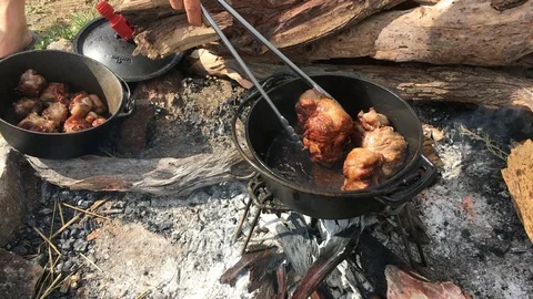Browning meat in an iron pan on a fire while on Safari. Stock Footage 101617234