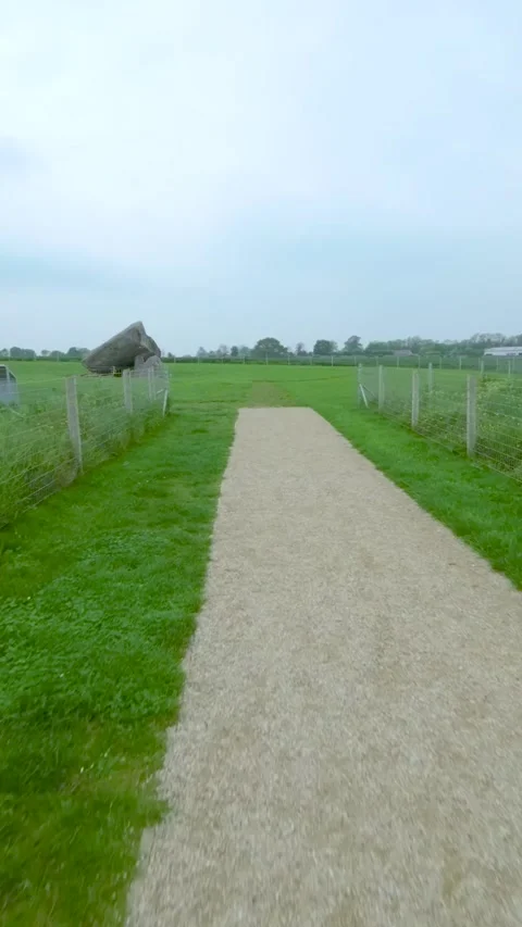 Brownshill Dolmen or Kernanstown Cromlech aerial FPV view, Co. Carlow, Ireland 库存影片 302127361