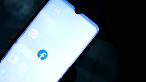 Browsing Facebook on Android Stock Footage 201794568