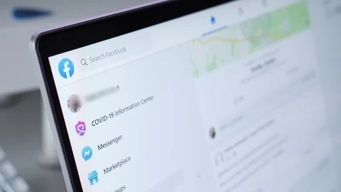 Browsing Facebook Feed on a Laptop Computer Screen 스톡 동영상 129312038