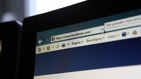 Browsing to Facebookpage - Internet explorer Stock Footage 39510440