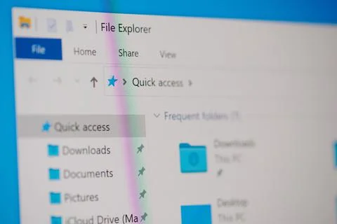 Browsing pc via file explorer 스톡 사진