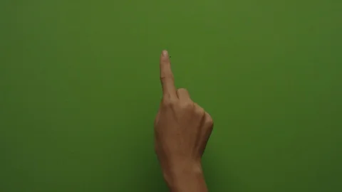 Browsing touch screen display with index finger on green screen Vidéo 94728481