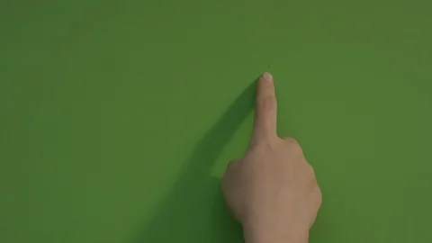 Browsing touch screen display with index finger on green screen. Vidéo 94734563