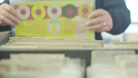 Browsing Vinyl Records in an Indie Record Store. 스톡 동영상 136631344