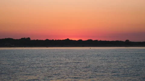 Bruised Sunset Over Ocean and Land. Purple Sunset Over Sea. 库存影片 137609846