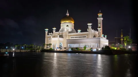Brunei Sultan Mosque at Night Vídeos de archivo 277875258