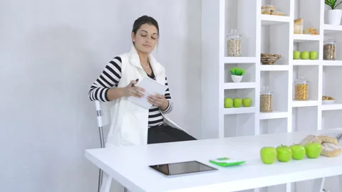 Brunette lab assistant studying nutrition of food with technology Vídeo Stock 199629846