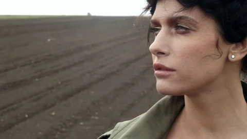 Brunette posing on nature Видео 76166476