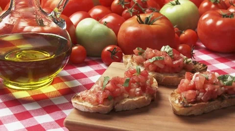 Bruschetta, olive oil and fresh tomatoes Video stock 8570853