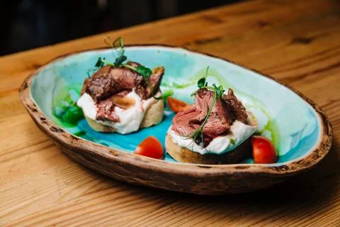 Bruschetta with roast beef. Foto stock