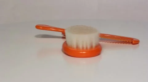 Brush and comb rotating Stock Footage 7731204
