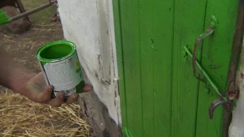 Brush dipped in a jar of paint. hand with a brush. green paint Video stock 132048645