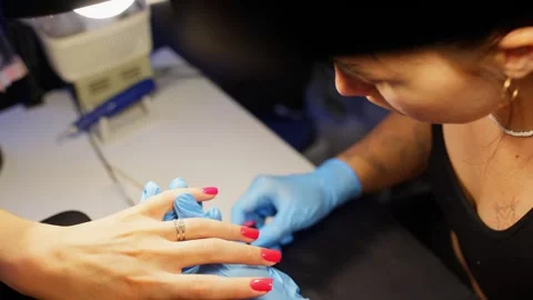 Brush the nail polish a second time for a richer and brighter color. Vídeos de archivo 318591492