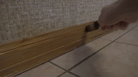 Brush varnish plinth Vidéo 106099003