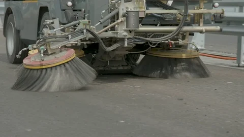 Brushes of the cleaner machine. Cleaning on the road. Clean roads. Vídeo Stock 104193993