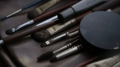 Brushes for Makeup artists Macro 100mm slider camera smooth motion Vídeo Stock 114455482