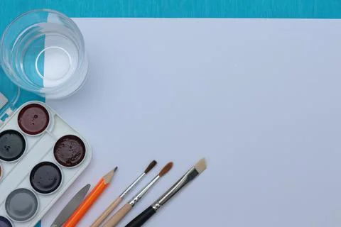 Brushes, pencils and paints. Foto stock