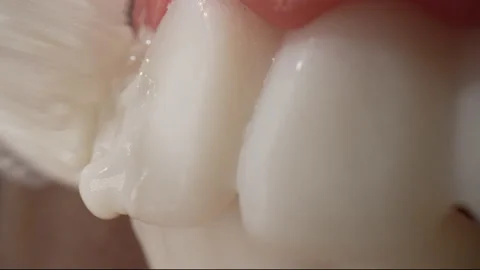 Brushing teeth inside the mouth close up. Brush teeth macro.7 Vídeos de archivo 237023318