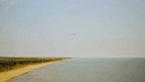 Brussa empty beach and paraglider paragliding, aerial circling. Italy Vidéo 155609102