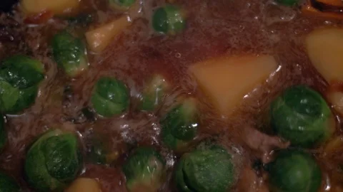 Brussels sprouts. process of preparation. Closeup Vídeo Stock 103031389