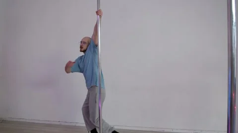 Жігіт аққұбаны алды, ол трансвестит болып шықты.