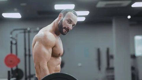 Brutal strong athletic men pumping up muscles workout bodybuilding Vídeos de archivo 98464877