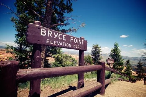 Bryce Point Elevation Sign in Scenic Landscape Stock Photos
