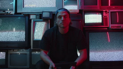 BTS Of Camera Guy Sitting In Front Of Static TV's Видео 270332290