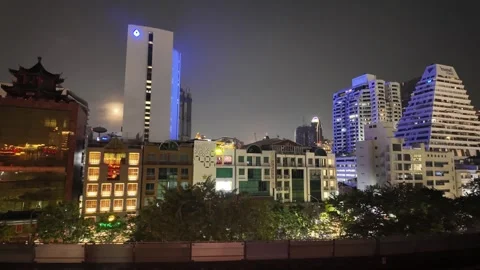 BTS Skytrain carriage timelapse motion lapse at night Bangkok Thailand skyline Видео 337512952