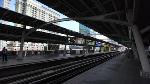 BTS Skytrain platform rapid transit system in Bangkok, Thailand public 스톡 동영상 337758182