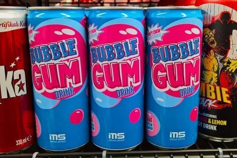  Bubble Gum Drink mit dem Geschmack eines intensiv süssen Kaugummis, im V.. Stock Photos