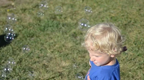 Bubble play Video stock 1071398