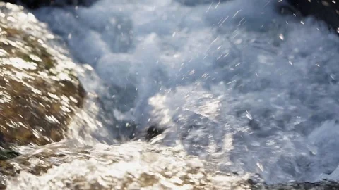Bubble Water Falling From Rock Vídeo Stock 102508189