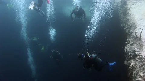 Bubbles and divers in Caribbean Sea in Bahamas. Video stock 233496378