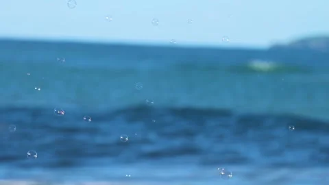 Bubbles and Waves at Charlesworth Bay Beach 動画素材 308439761